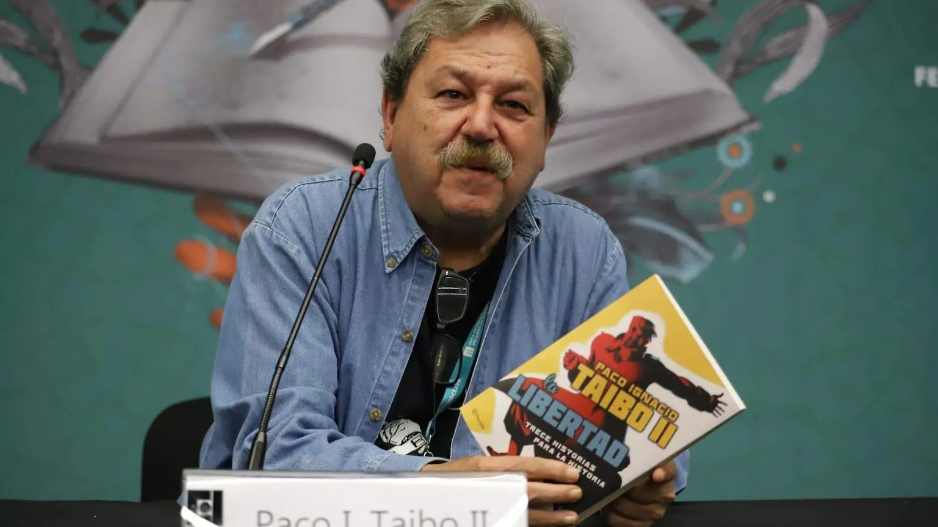 Paco Ignacio Taibo II presenta su libro la libertad trece historias para la historia